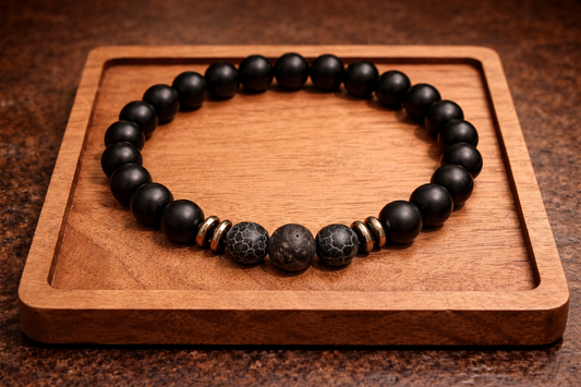Onyx-Edelsteinarmband mit Akzentperlen - Klarheit & Stärke