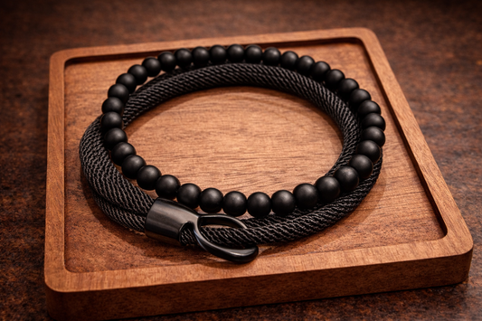 Schwarzes Herrenarmband aus Onyx & geflochtener Kordel